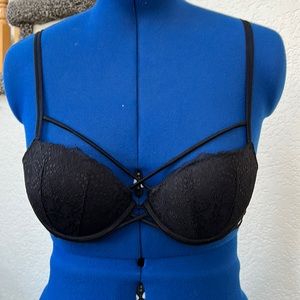 Black “Date Push-Up Bra”